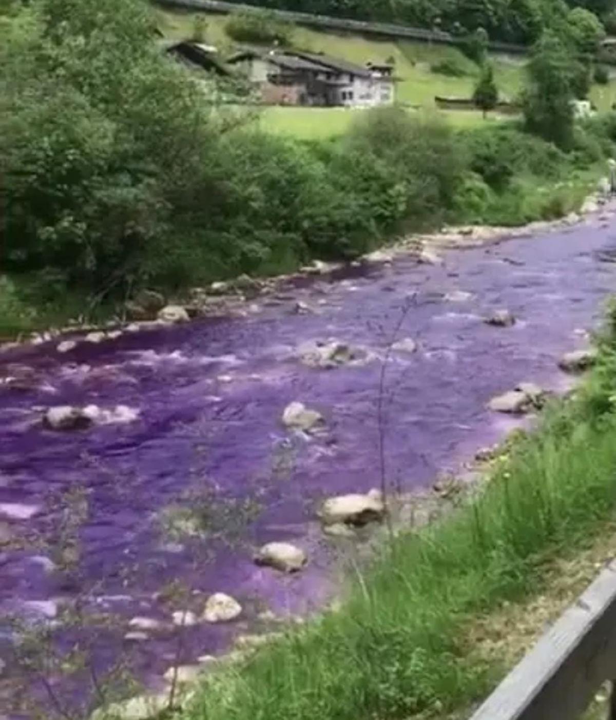 Perché l’acqua del torrente Lura è diventata viola?