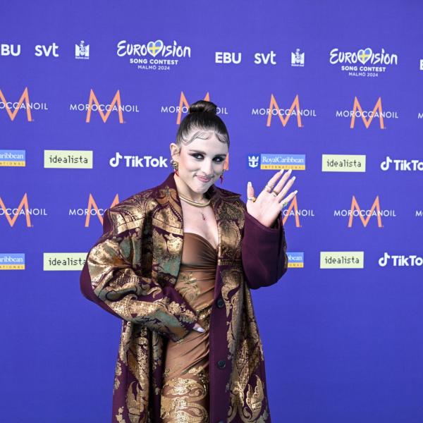 Eurovision 2024: Angelina Mango sul Turquoise Carpet | FOTO/VIDEO