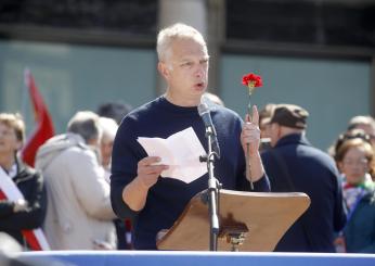 Salone del Libro, Antonio Scurati a Torino torna sul monologo del 25 aprile: “Intellettuali indicati dal Governo come nemici”