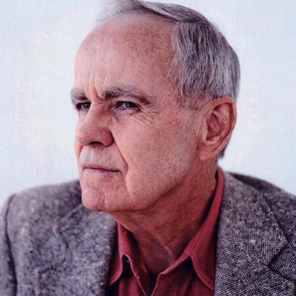 Addio a Cormac McCarthy, morto l’autore del best seller Non è un paese per vecchi. Nel 2006 il Pulitzer per il libro La Strada