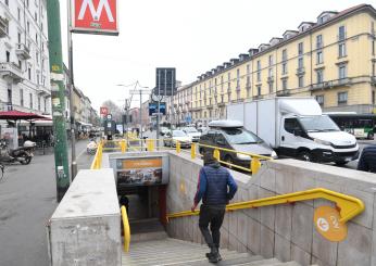 Milano, scende sui binari in metro e il macchinista frena: tre feriti