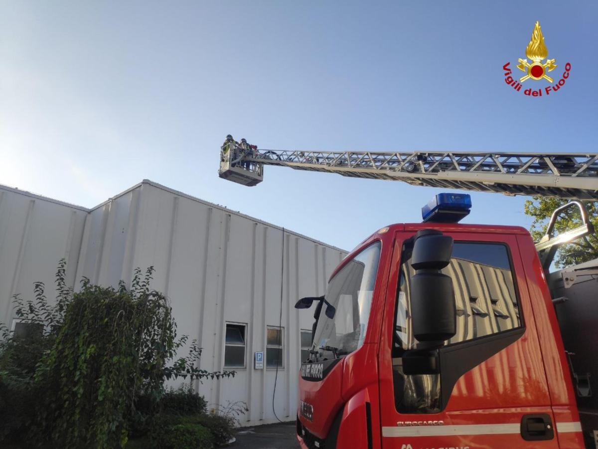 Oristano, incendio in uno stabile del centro: nessun ferito