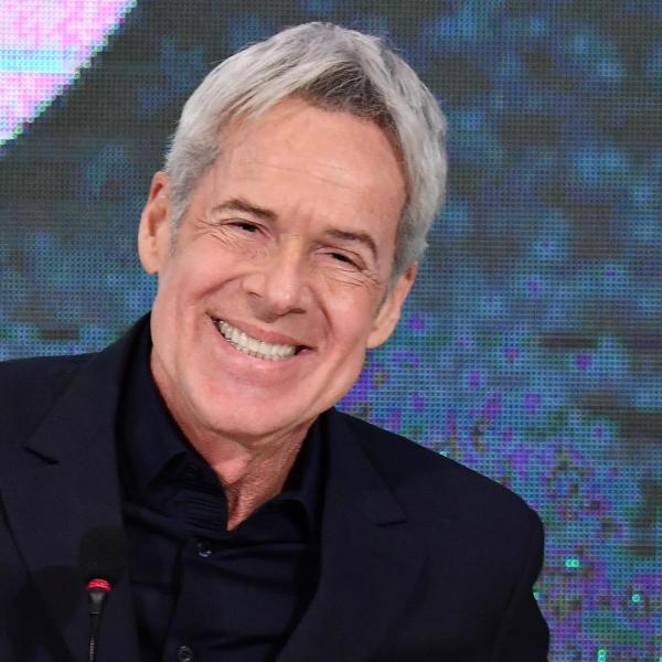 Claudio Baglioni rinvia l’inizio del tour per motivi di salute: l’annuncio con una lettera ai fan