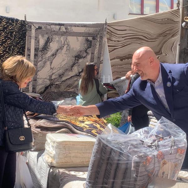 Il Bandecchi tour in Calabria: oggi Reggio, prima tappa il mercato di viale Calabria. Il segretario AP: “Alle elezioni europee 2024 da soli. Meglio una sconfitta sana che una vittoria rappezzata” | VIDEO E FOTO