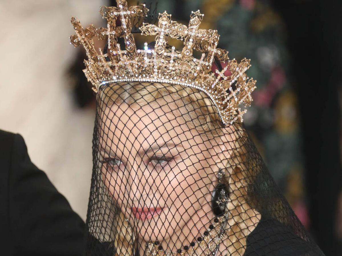 Madonna in topless nelle storie di Instagram: la provocazione della…