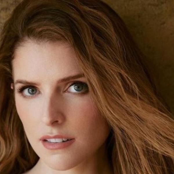 Anna Kendrick racconta di aver vissuto una relazione violenta per 7 anni e come ne è uscita