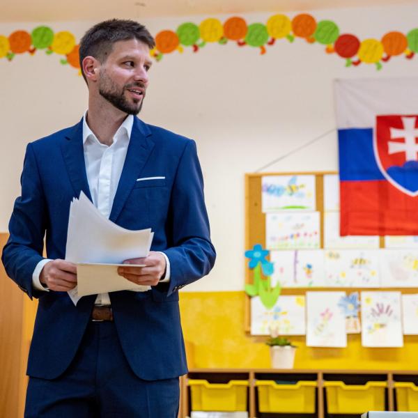 Elezioni in Slovacchia, oggi il paese al voto: il progressista Simecka sfida il filorusso Fico