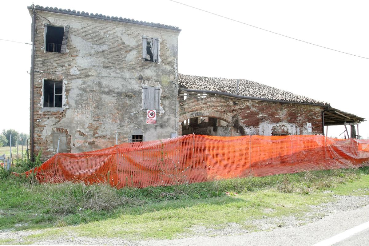 Pordenone, uomo trovato morto in un casolare nei pressi di Maniago