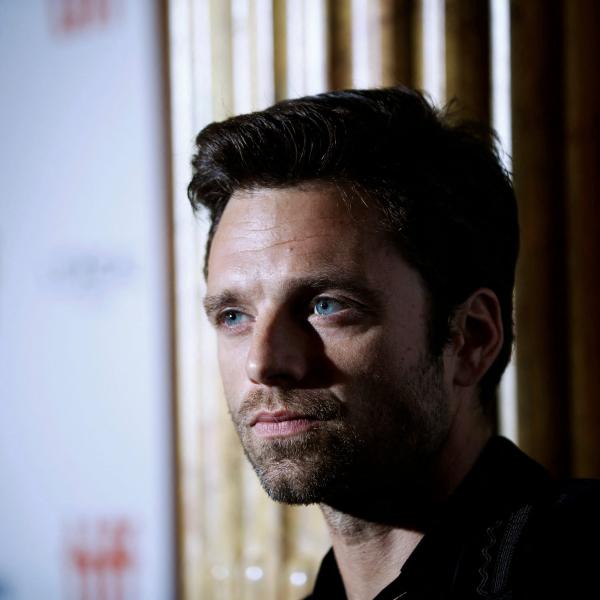 Sebastian Stan racconta l’imbarazzante consiglio di recitazione avuto per il ruolo in Pam & Tommy