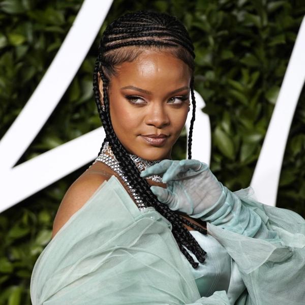 Rihanna canterà al Super Bowl 2023, l’ufficialità arriva sui social