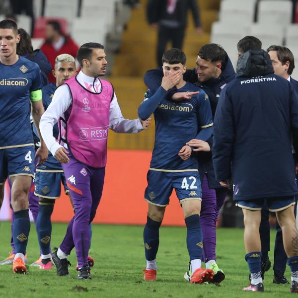 Follia in Conference, Alessandro Bianco (Fiorentina) subisce pugno da un tifoso: naso rotto!