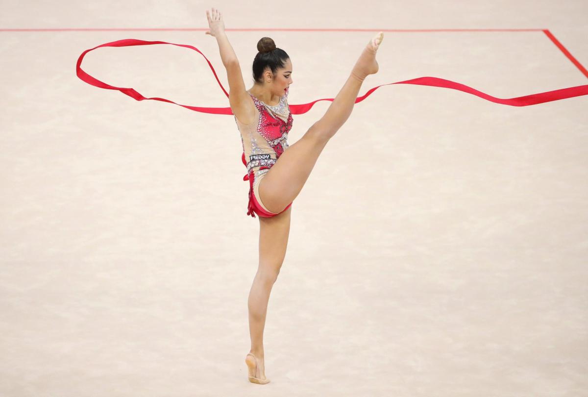 Ginnastica ritmica, Alexandra Agiurgiuculese squalificata