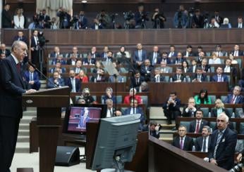 Turchia, arriva il primo sì all’adesione della Svezia alla Nato. Stoltenberg: “Bene il voto turco”