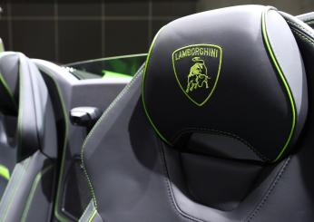 Lamborghini cambia logo: la storica casa automobilistica si rifà il look dopo oltre 20 anni | VIDEO