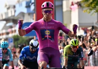 Giro d’Italia 2024, Jonathan Milan si impone a Francavilla al Mare