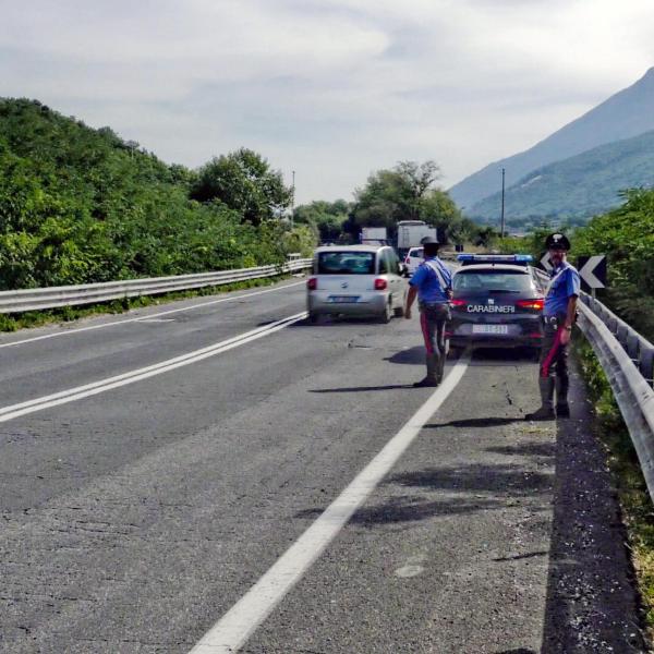 Benevento, incidente sulla Strada Telesina vicino a Ponte: scontro tra auto e camion, un ferito grave