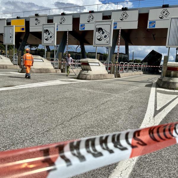 Cesena, incidente a Gambettola: scooter contro camion, morto un centauro