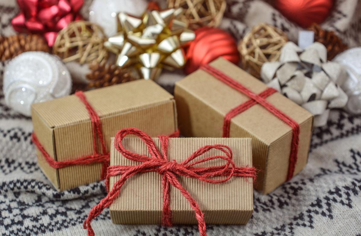 Cosa regalare a Natale spendendo poco? Le idee per stupire amici e …