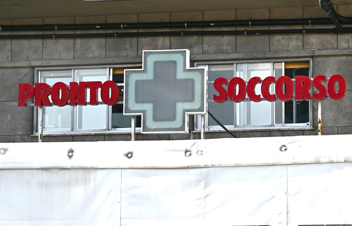 Cosenza, follia a Corigliano-Rossano: distrugge il pronto soccorso …