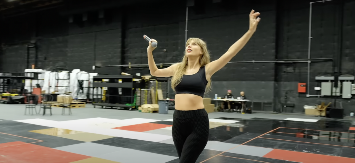 Taylor Swift lancia il video di “I Can Do It With a Broken Heart”: testo e traduzione. Spoiler sul backstage di “The Eras Tour”