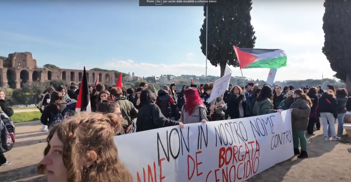 Manifestazione 8 marzo 2024, femministe al corteo: ”Il velo islamico espressione della propria cultura, va rispettato”