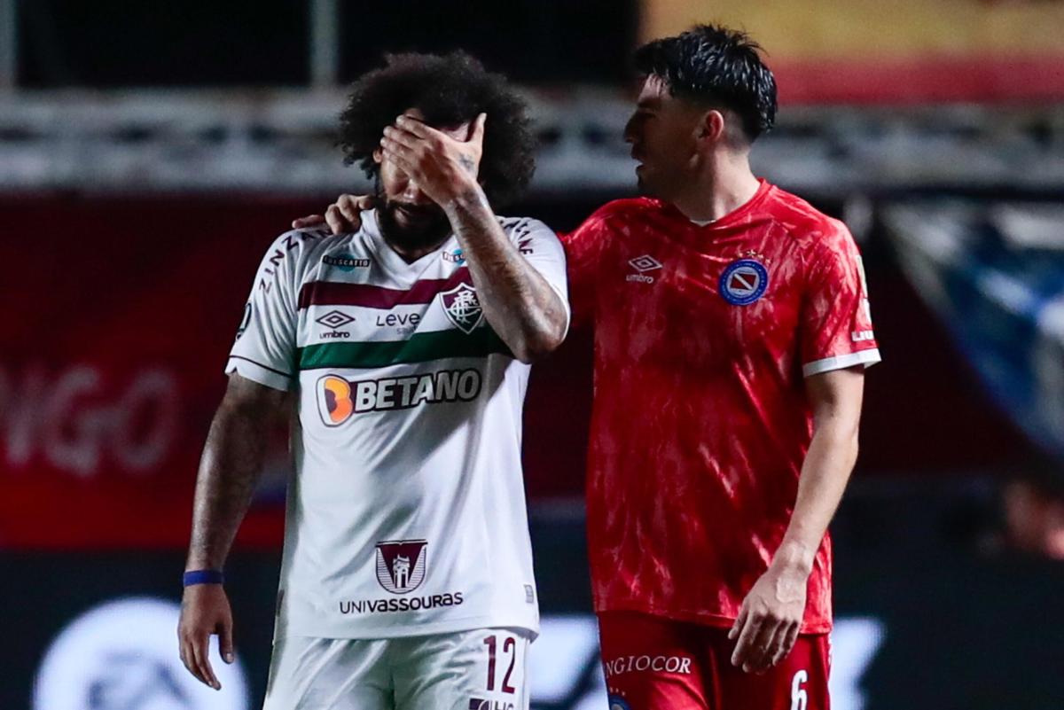 Contrasto terrificante in Copa Libertadores: Marcelo rompe la gamba…