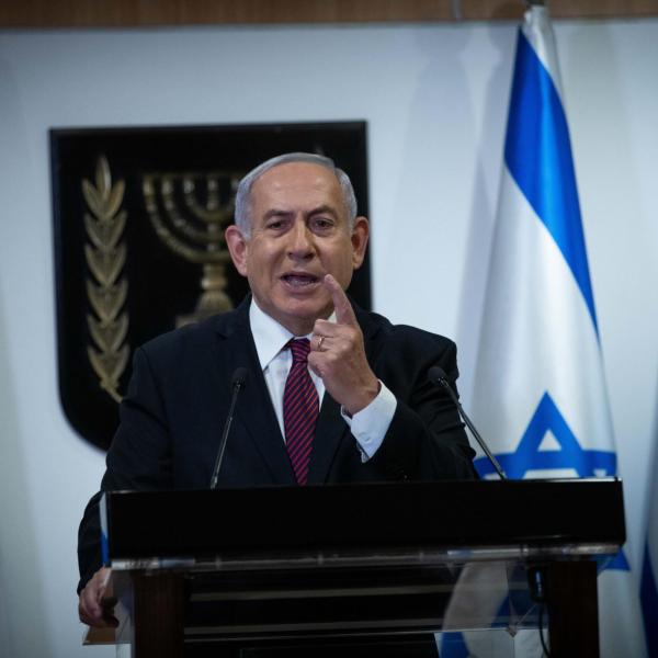 Netanyahu cancella il post di critica all’intelligence israeliana per gli attacchi di Hamas e poi si scusa: “Ho sbagliato”