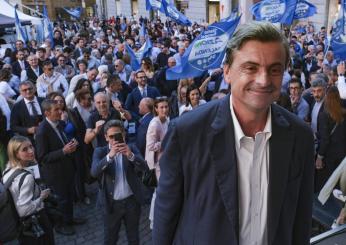 Elezioni Europee 2024, scatta il conto alla rovescia. Calenda a Napoli: “Nessun derby di centro con IV”. Chiudono a Roma Rizzo e Toscano per DSP. Oggi tocca a PD, M5S e Noi Moderati