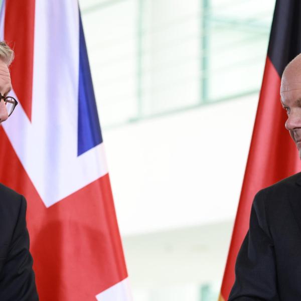 Il premier britannico in Germania, la Gran Bretagna vuole riprendere i rapporti con Unione Europea: Starmer invertirà la rotta della Brexit?