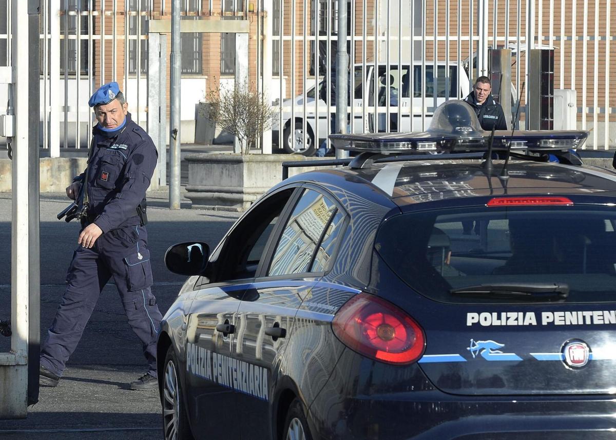 Rieti, caos nel carcere: dai materassi bruciati agli agenti intossi…