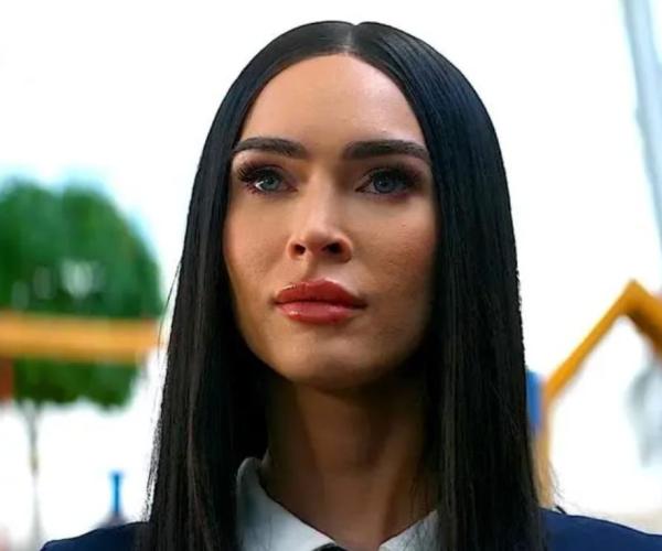 Quali sono i poteri di Megan Fox in Subervience, ecco le abilità dell’androide Alice