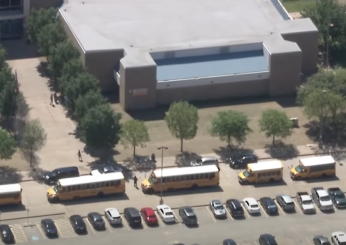 Usa, sparatoria in una scuola superiore a Dallas: ferito uno studente, arrestato il responsabile | VIDEO