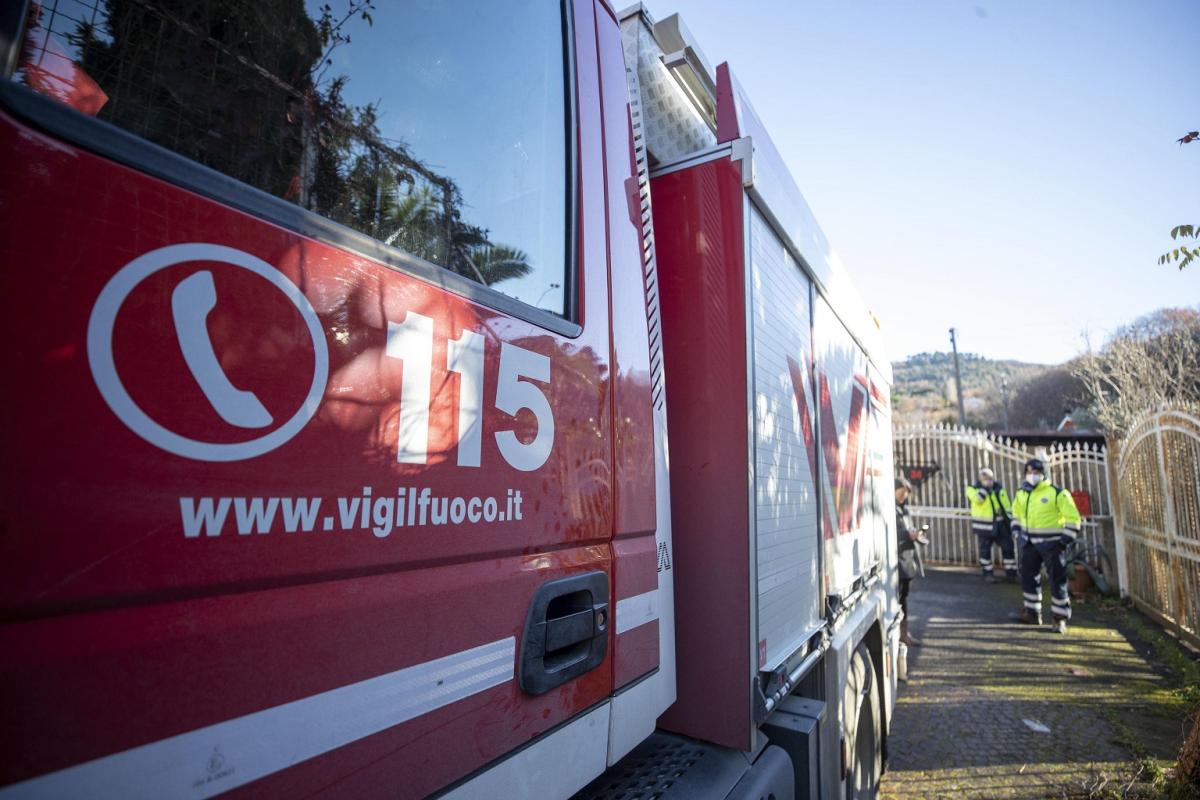 Grosso incendio a Turate, in fiamme un capannone di Agrocarni