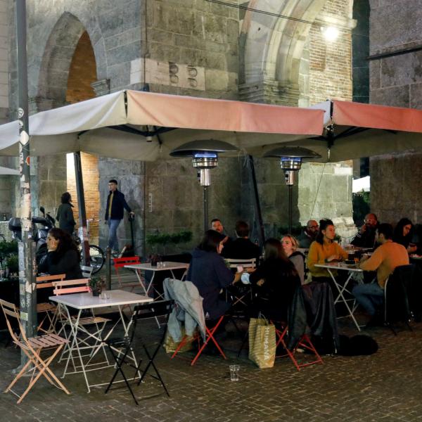 Milano, dilaga la violenza alle Colonne di San Lorenzo. La presidente di Bulli Stop: “In quella zona le aggressioni sono all’ordine del giorno” | VIDEO