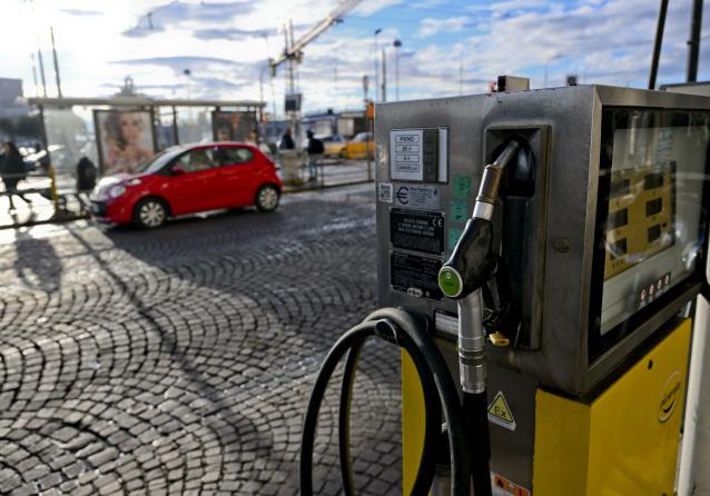 Catania, tentata rapina, ma l'impiegato reagisce: arrestato 38enne