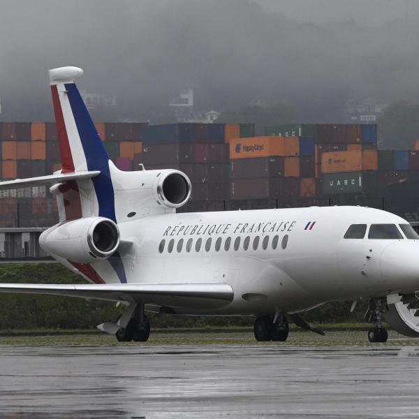 Allarme bomba in 5 aeroporti, 4 evacuati: cosa sta succedendo in Francia