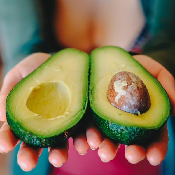 Avocado: il superfood fresco e gustoso che fa bene alla salute