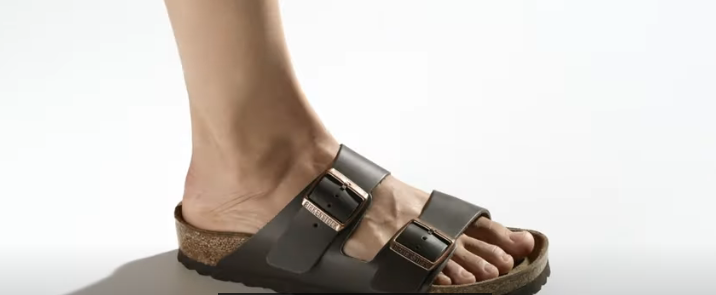 Come pulire le Birkenstock senza rovinarle? Pulizia fai da te di suola, plantare e tomaia