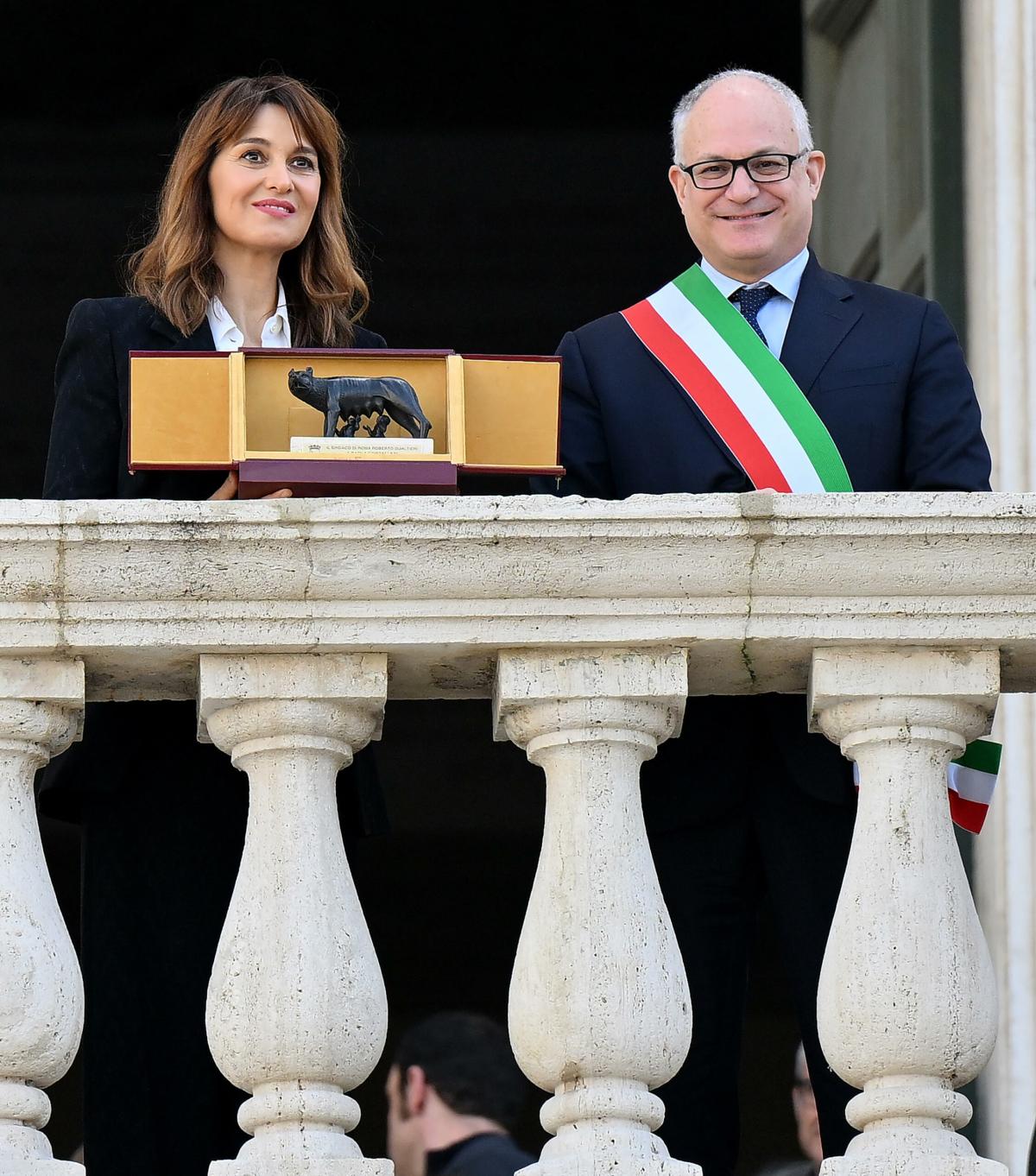 Lupa Capitolina a Paola Cortellesi: “Da qualche parte mio padre starà dicendo Bella de papà” | VIDEO