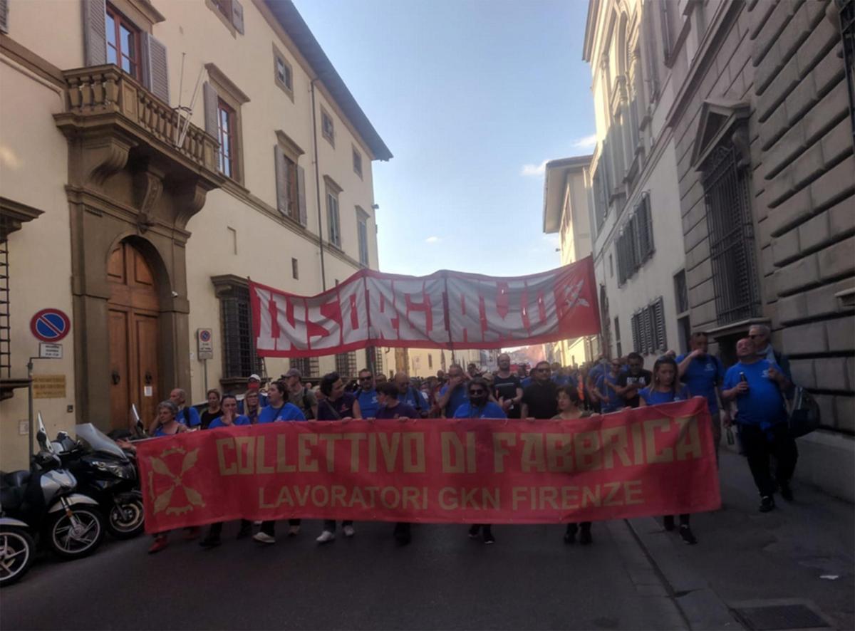 Ex Gkn, la protesta dei lavoratori in aeroporto e stazione