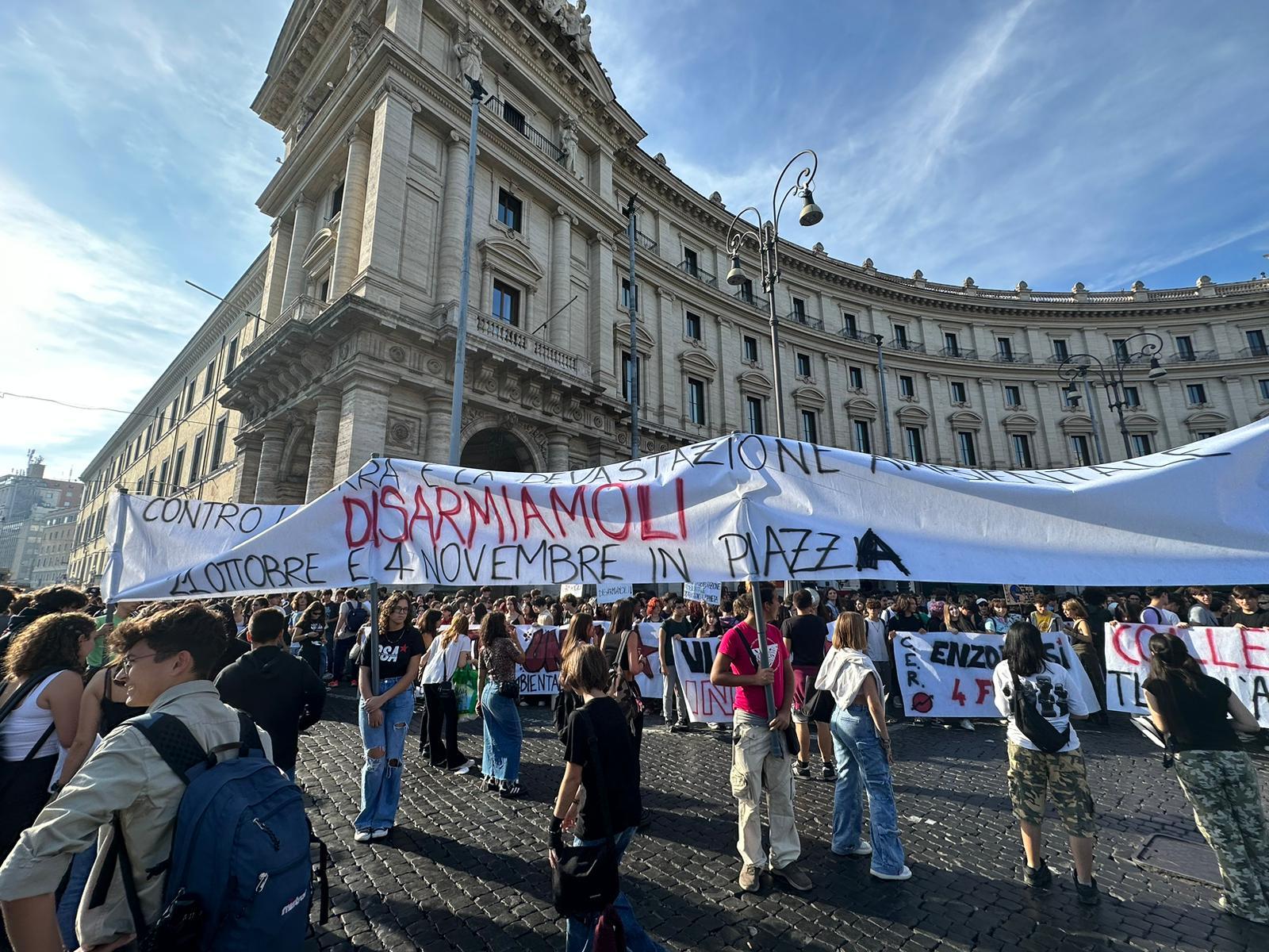 Fridays for Future 6 ottobre 2023, la manifestazione a Roma, Milano e Torino, il percorso del corteo nelle tre città | VIDEO e FOTO