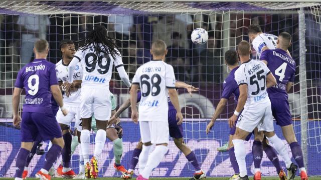 Serie A, il Napoli sfida la Fiorentina per prendersi la vetta della classifica in solitaria