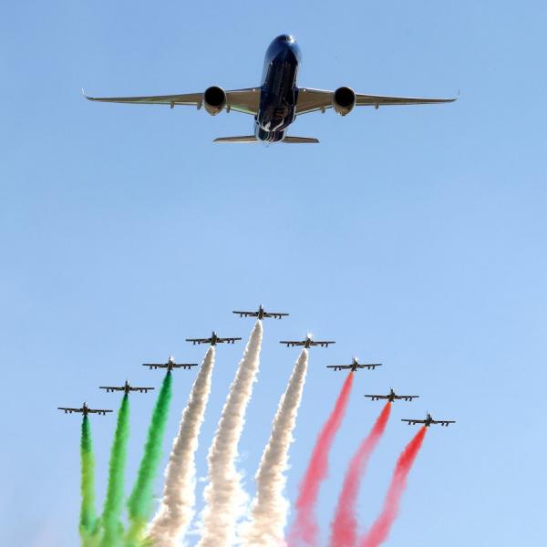 Aeronautica: treno con la scritta sbagliata e scoppia il caso social