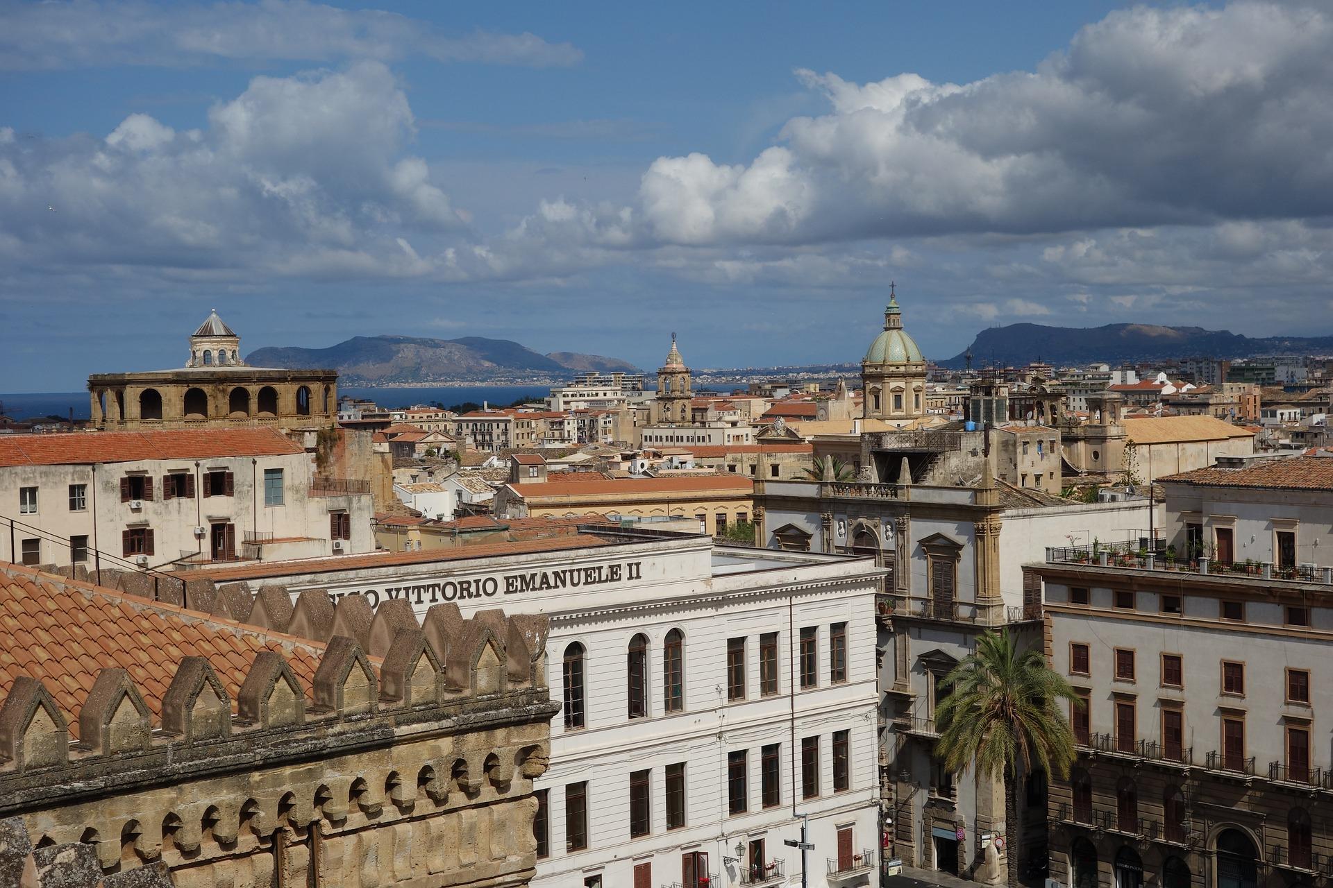 Incidente a Palermo in viale Strasburgo, morto un diciottenne