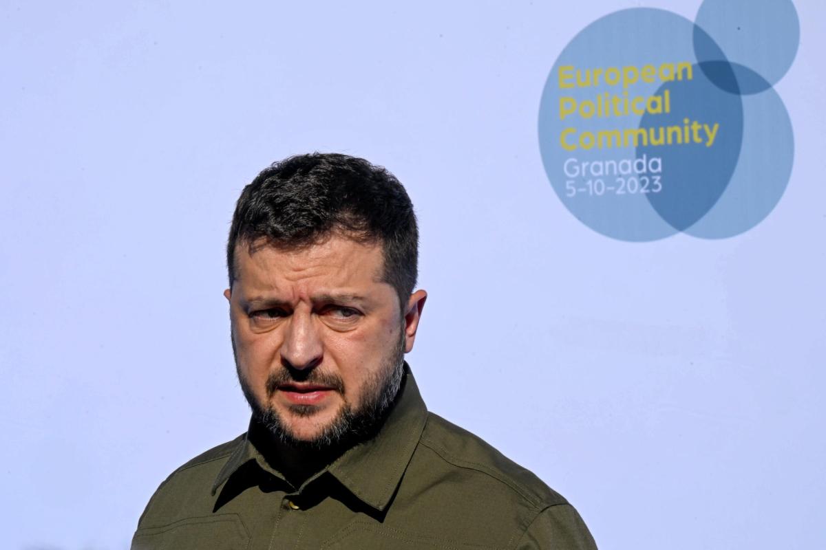 Ucraina, Zelensky: “Hamas come la Russia, uno Stato terrorista”