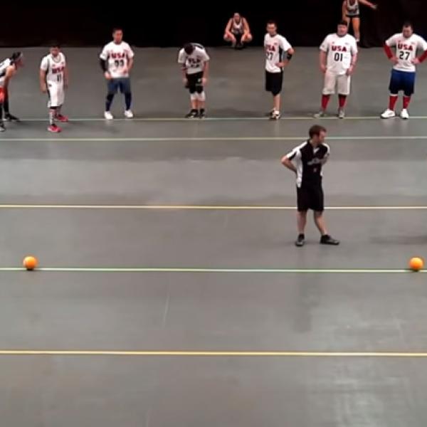 Dodgeball, regole della “palla avvelenata”: come e dove si gioca, numero dei giocatori e come fare punti