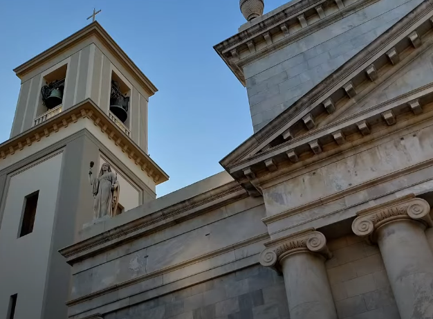 Lucca, sorpresi a fare sesso nel confessionale della Chiesa di Sant’Andrea a Viareggio: denunciati due trentenni