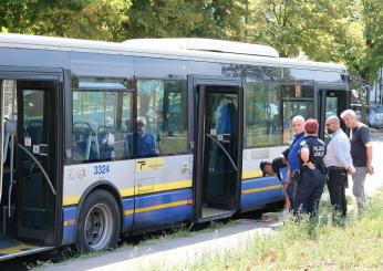 Pakistan, bus precipita in un burrone: almeno 40 le vittime