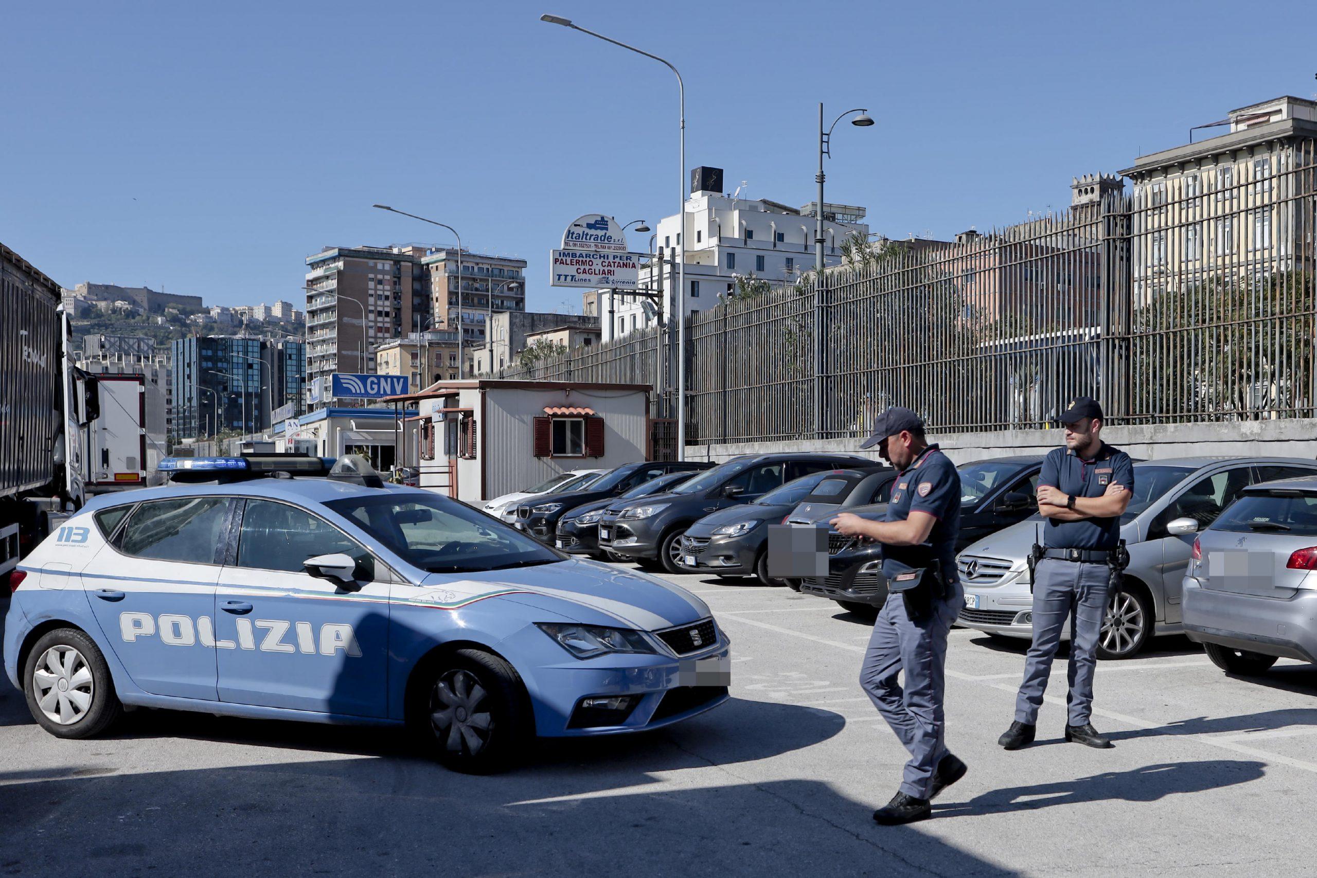 Napoli, poliziotta ferita e violentata: arrestato l’aggressore