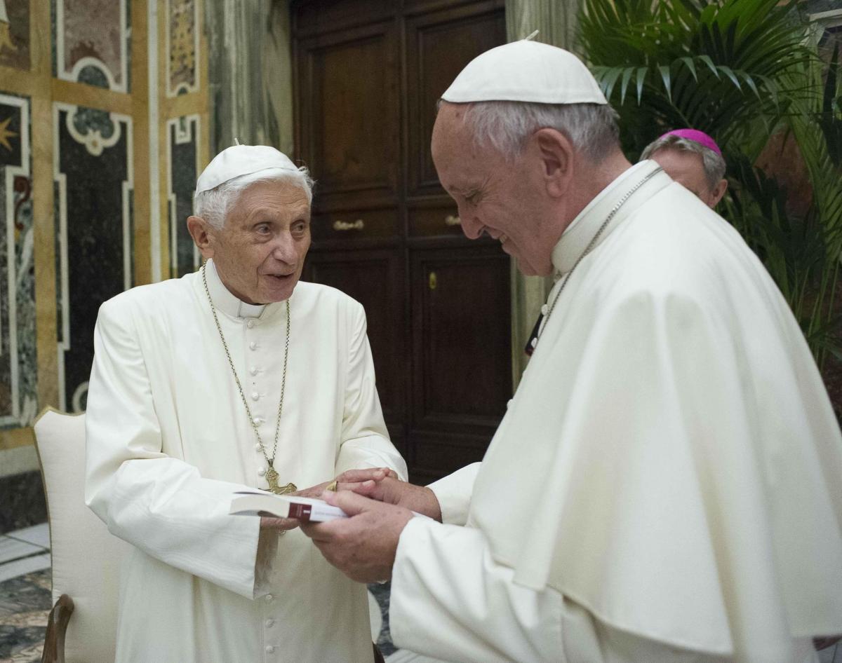 Il ricordo di Ratzinger nelle parole di Papa Francesco: “Grande maestro di catechesi”